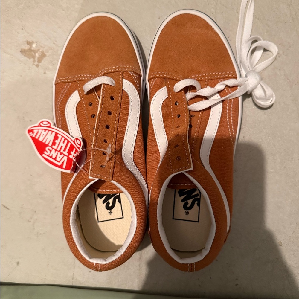 NEW with tags, Vans low top skate shoe. size 5 (women’s)